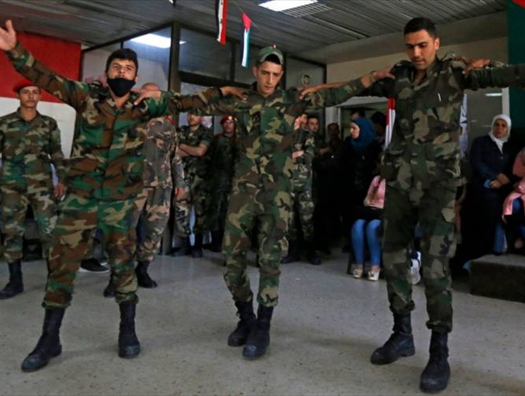 بالأرقام والصور.. هكذا علْوَن الأسد الجيش السوري وجعله طائفياً بامتياز